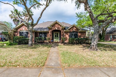 1210 Bob White Dr, Friendswood, TX 77546 - photo 2