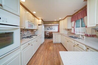1520_E_Dowling_Road_07