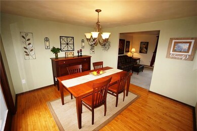 From the dining room let's take a peek out onto th