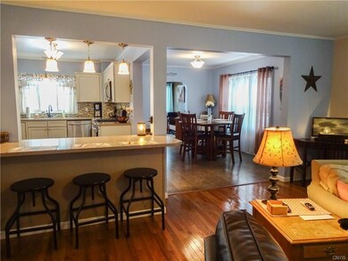 You can see here that the entire 1st floor flows s