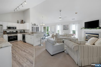 8 Caleb Ct unit 904, Hamburg, NJ 07419 - photo 2