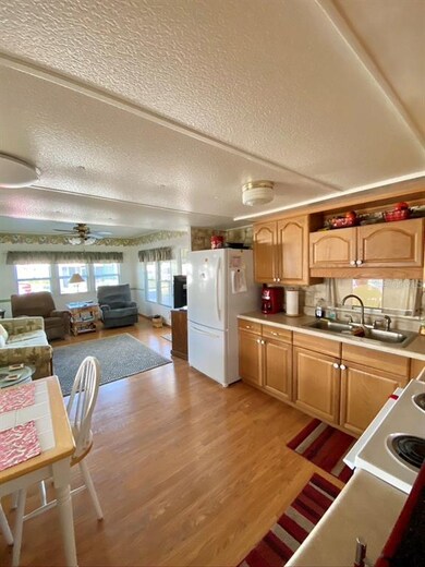 573 Marina Ln, Tavares, FL 32778 - photo 6