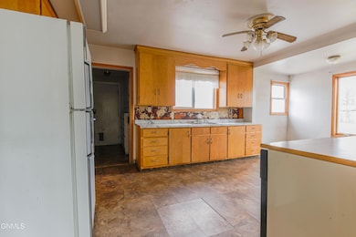 222 3rd Street NE - MLS Size-32