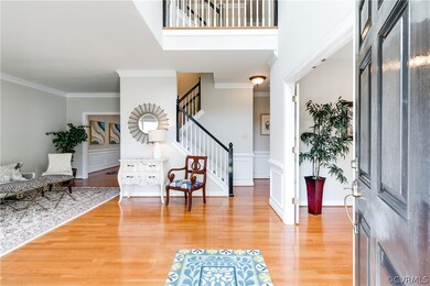 Bright & spacious 2 story foyer