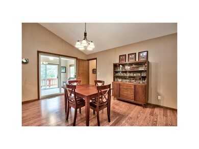 LAMINATE WOOD FLOORING
