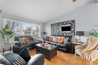 3900 Eagle Ln, Rolling Meadows, IL 60008 - photo 3