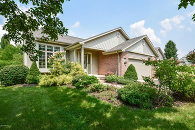 003-photo-front-view-6165991