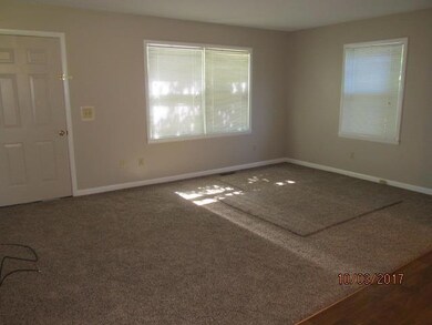 214 Juniper St, Shelbyville, TN 37160 - photo 4