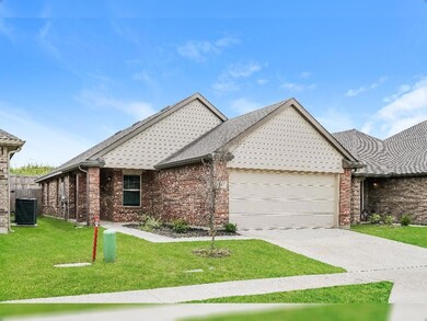 3607 Joshua St, Ennis, TX 75119 - photo 2