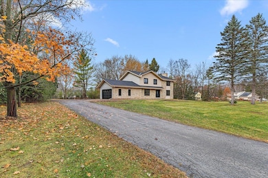 11747 N Vega Ave, Mequon, WI 53097 - photo 4