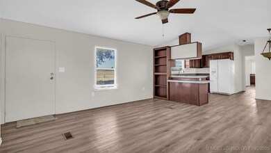 598 Dundee Rd, Ringling, OK 73456 - photo 3