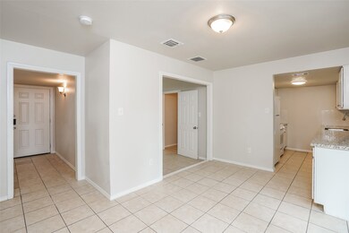 6326 Silver Chalice Dr, Houston, TX 77088 - photo 7