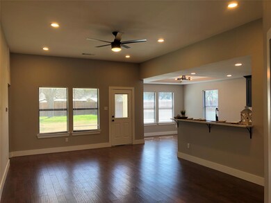 2513 W 3rd Ave, Corsicana, TX 75110 - photo 3