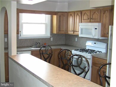 2823 Tolbut St, Philadelphia, PA 19136 - photo 3