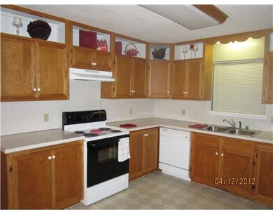 Kitchen. Loads of cabinets with pull-outs!