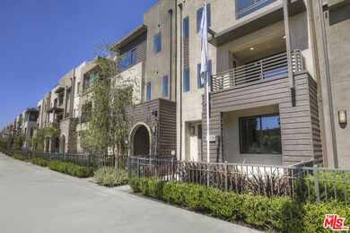 13117 W Lumina Way, van Nuys, CA 91401 - photo 2