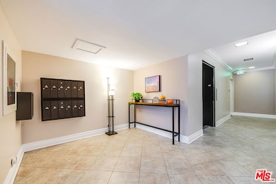 10409 Riverside Dr unit 203, Toluca Lake, CA 91602 - photo 4