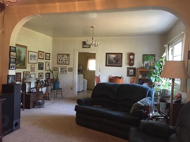 926 SW Greenwood Ave, Grants Pass, OR 97526 - photo 2