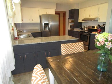 Great Eat-In Kitchen