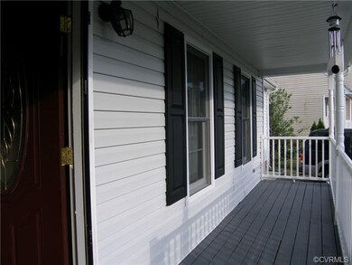 Inviting Front Porch, Vinyl Siding, Vinyl Raised P