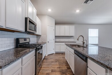 22206 Reading Green Blvd, San Antonio, TX 78261 - photo 3