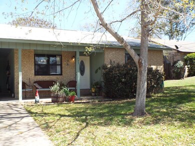 907 Henrietta St, Fredericksburg, TX 78624 - photo 3
