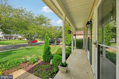 1604 Trumbulls Ct, Crofton, MD 21114 - photo 3