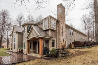 003-Rear_View-1546136-mls
