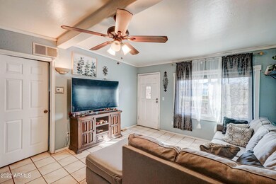 582 S Main Dr-4