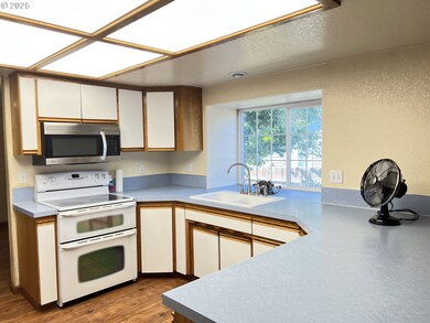 790 W Division Ave, Hermiston, OR 97838 - photo 6