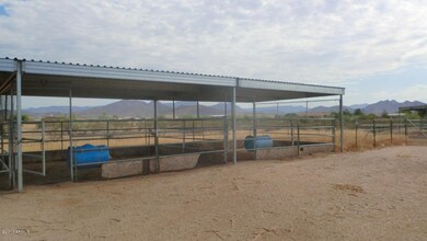 COVERED HORSE STALLS
