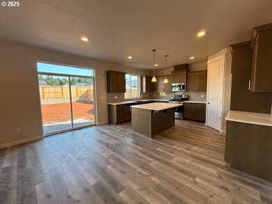 332 W 17th St, Lafayette, OR 97127 - photo 2