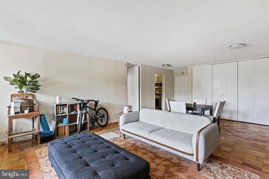 Tiber Island unit W-300, Washington, DC 20024 - photo 2