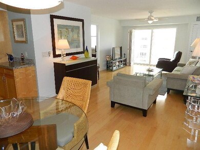 BRIGHT MODERN LIVING ROOM