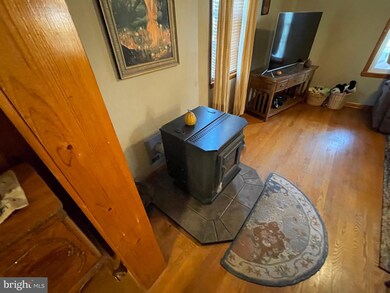 435 Wilkes St, Berkeley Springs, WV 25411 - photo 5