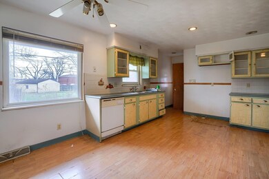 4388 E Fulton St (12)