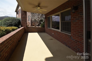 Great front porch area to enjoy