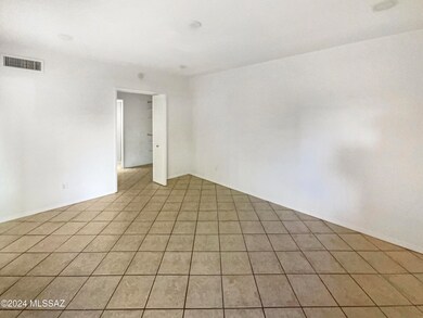 712 W Limberlost Dr unit 56, Tucson, AZ 85705 - photo 5
