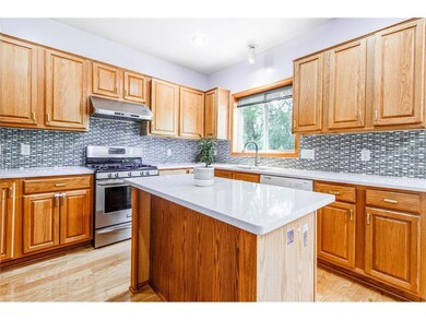 6-web-or-mls-Kitchen 1