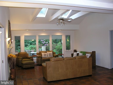 10409 Gary Rd unit FRONT MAIN LEVEL, Potomac, MD 20854 - photo 7