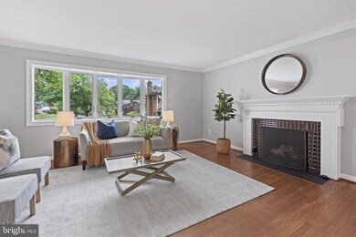 708 Skyline Ct NE, Vienna, VA 22180 - photo 5