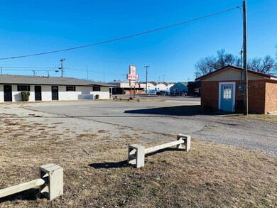 215 SW 6th St unit 512 S Laird St, Mooreland, OK 73852 - photo 4