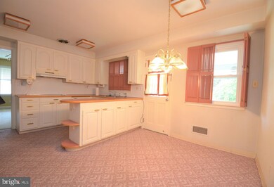 210 N Ott St, Allentown, PA 18104 - photo 6