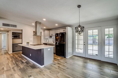 Dining & Kitchen