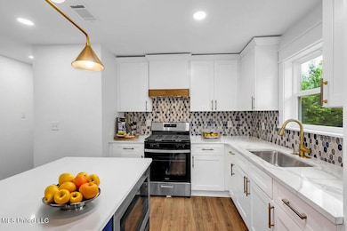 6544-Columbus-Cir-10-Kitchen-Modern-1
