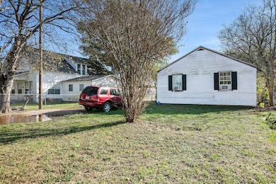 706 Jefferson St, Hillsboro, TX 76645 - photo 3