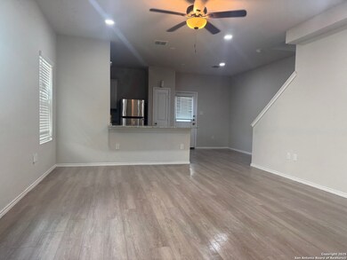 7356 Misty Ridge Dr unit 14, Converse, TX 78109 - photo 2