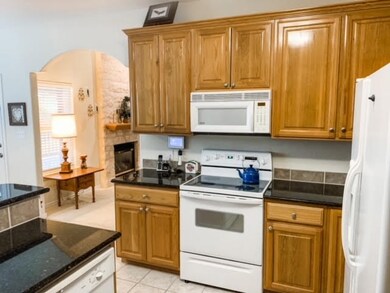 606 Persimmon Ct, Fredericksburg, TX 78624 - photo 4