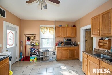 711 W 9th St, Davenport, IA 52804 - photo 4