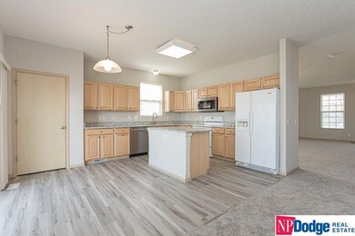 2113 S Mineral Dr, Papillion, NE 68046 - photo 7